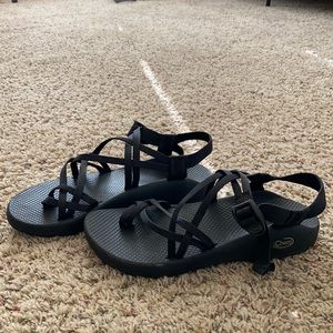 Women’s 11 double strap black chacos